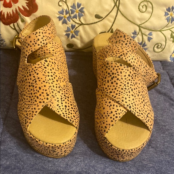 Tan and Black Platform Sandals with Animal Print - Picture 2 of 7